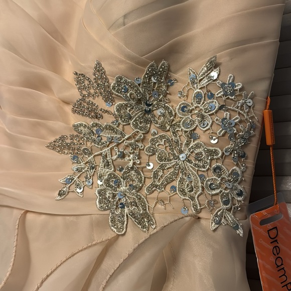 Champagne homecoming/prom dress size small NWT - Picture 4 of 5